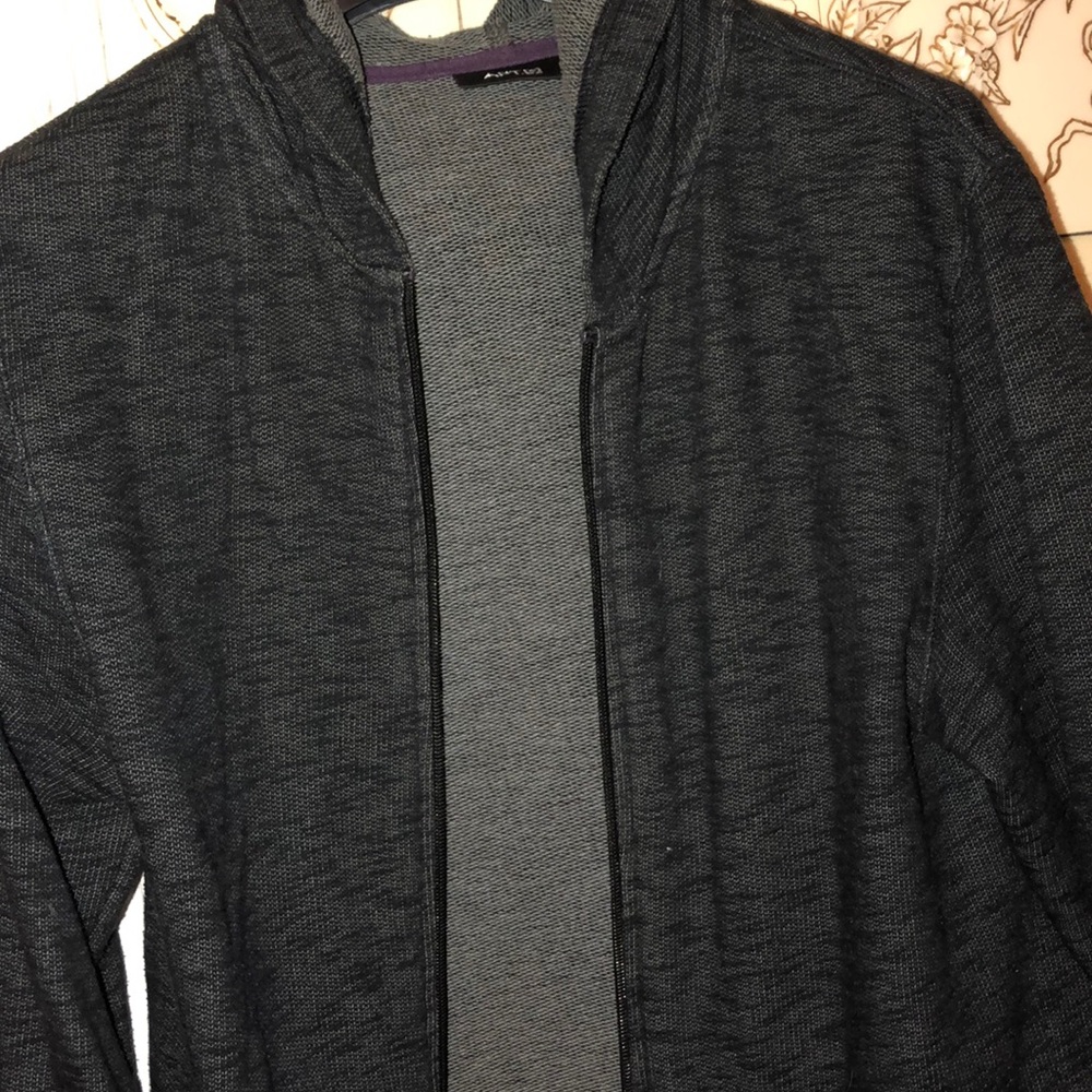 The perfect light zip up hoodie